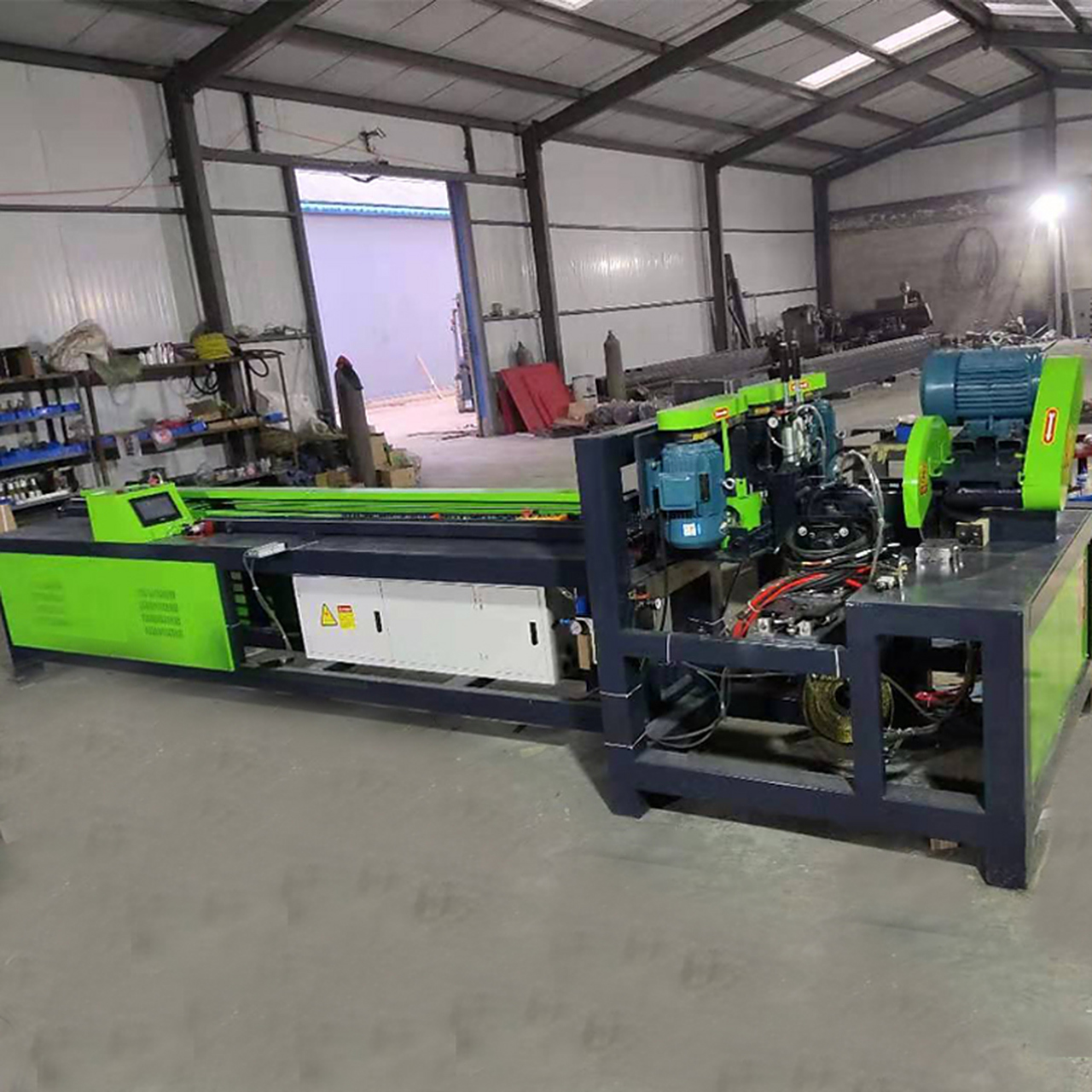 全自动脚墩机产量高,速度快,单小时产量在1200个左右,产量翻翻.