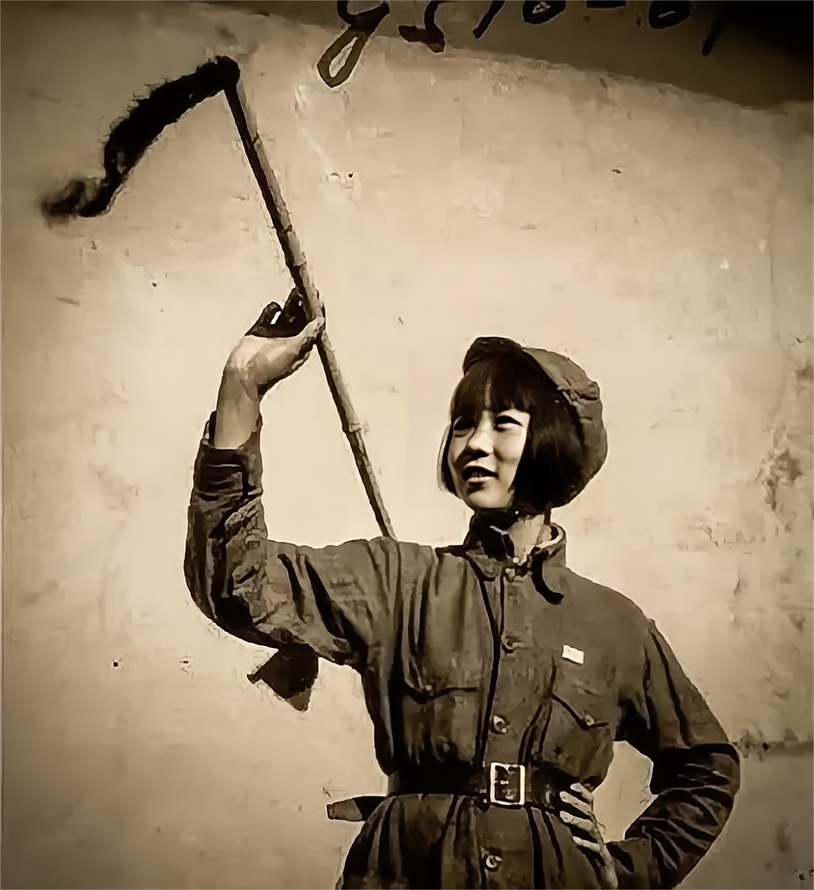 战争时期,她身先士卒,不幸被俘后,不论敌人如何严刑拷打,都没有泄露一