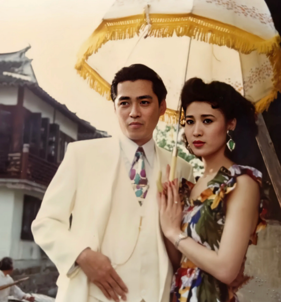 1993年,汤镇宗和郑爽的一张合照.照片里二人是"荧屏情侣",十分般配.