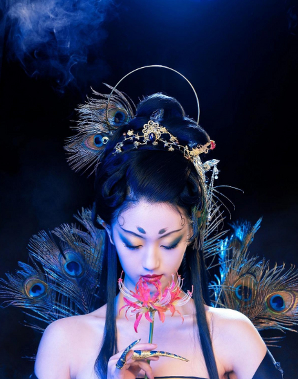 黑化的古装美女,这样的孔雀公主你打几分?