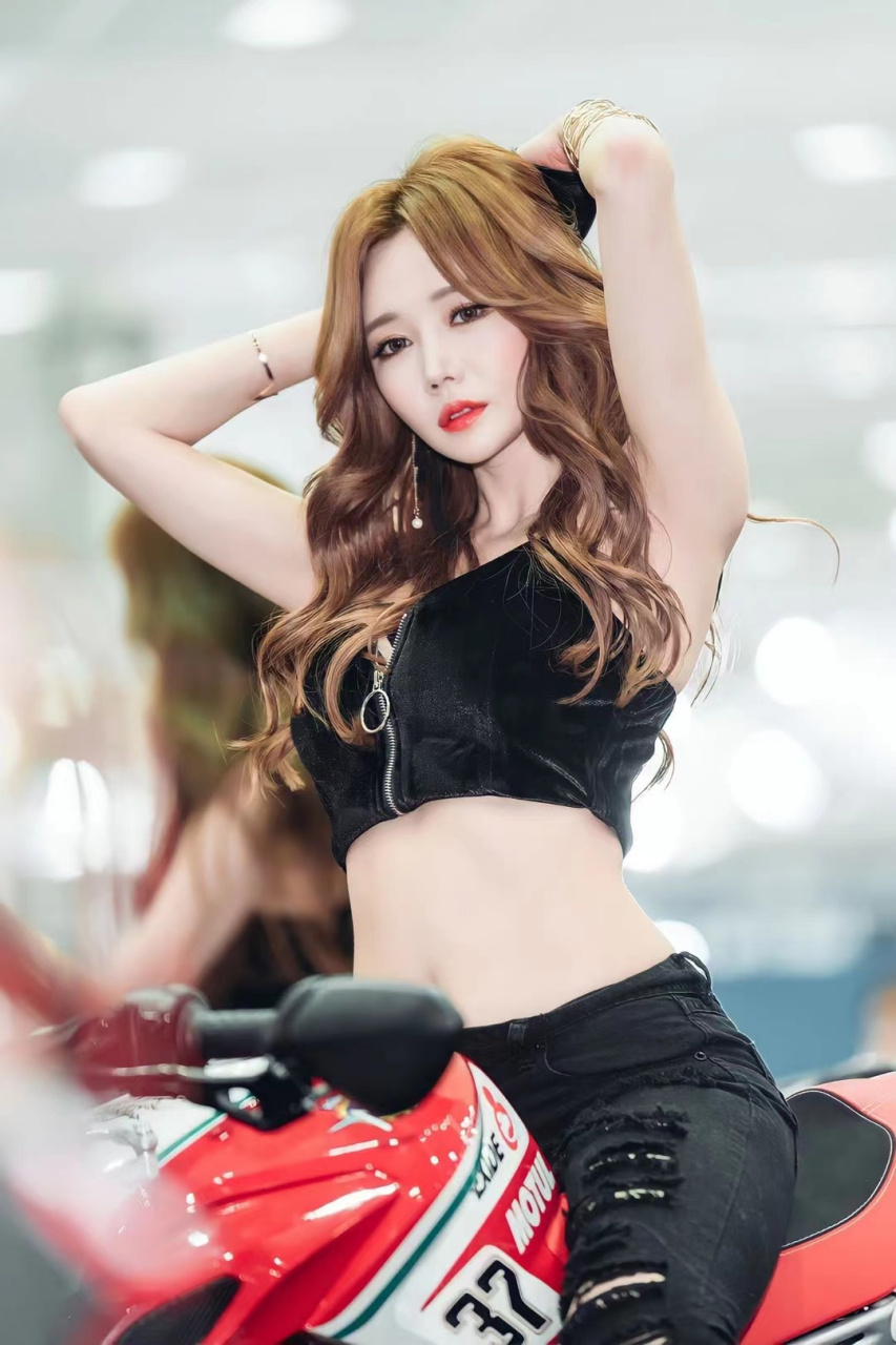 韩佳恩,1986年10月9日出生于韩国,韩国车模.