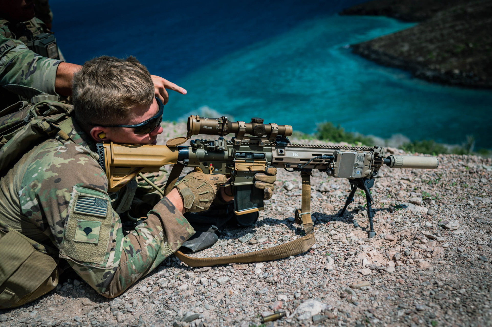 美军装备的m110a1狙击步枪,这枪外观设计和细节处理跟工艺品一样,有一