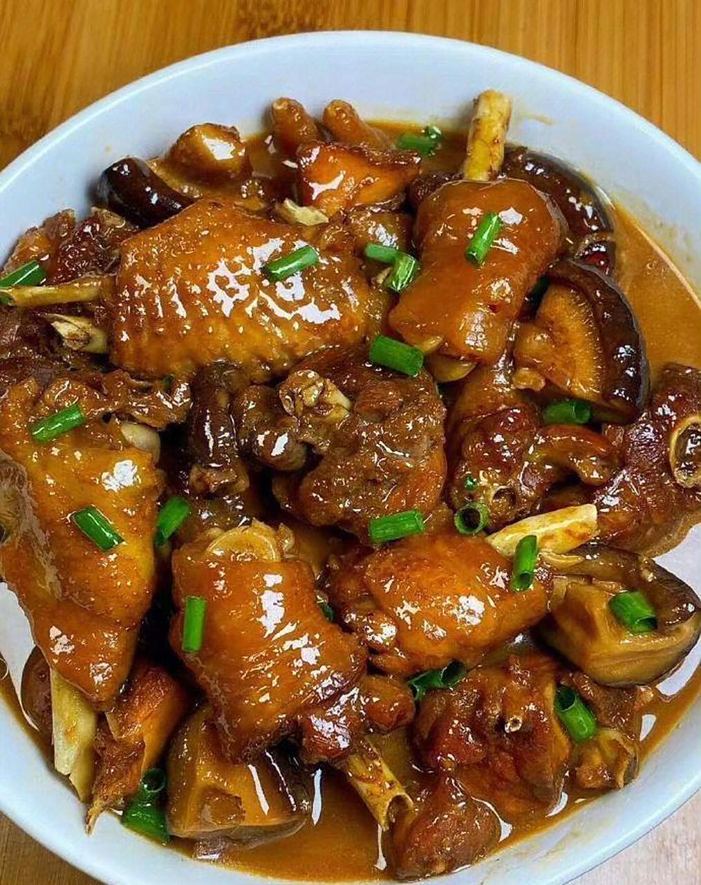 晒晒太阳杀杀菌 再加香菇焖鸡,补补