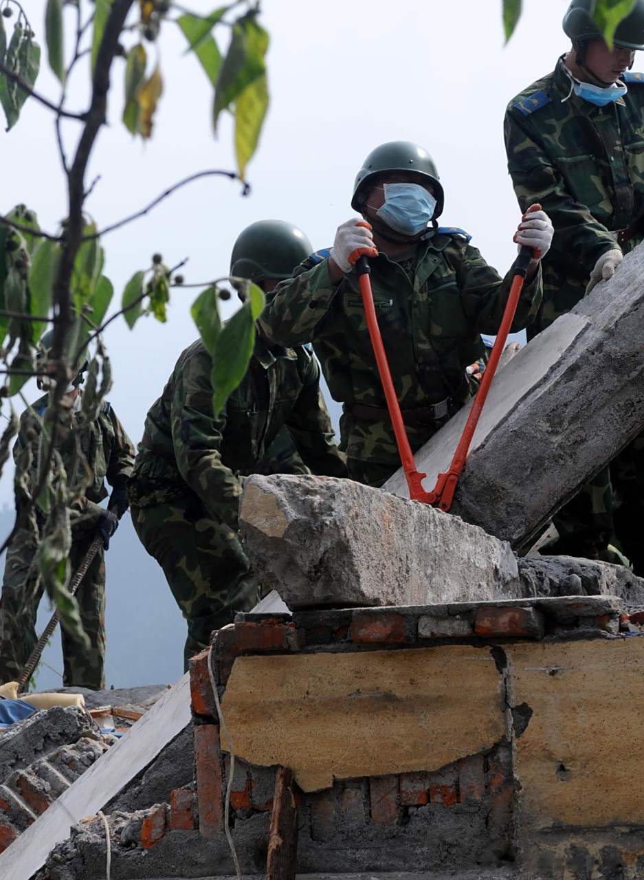 一组2008年汶川抗震救灾的画面