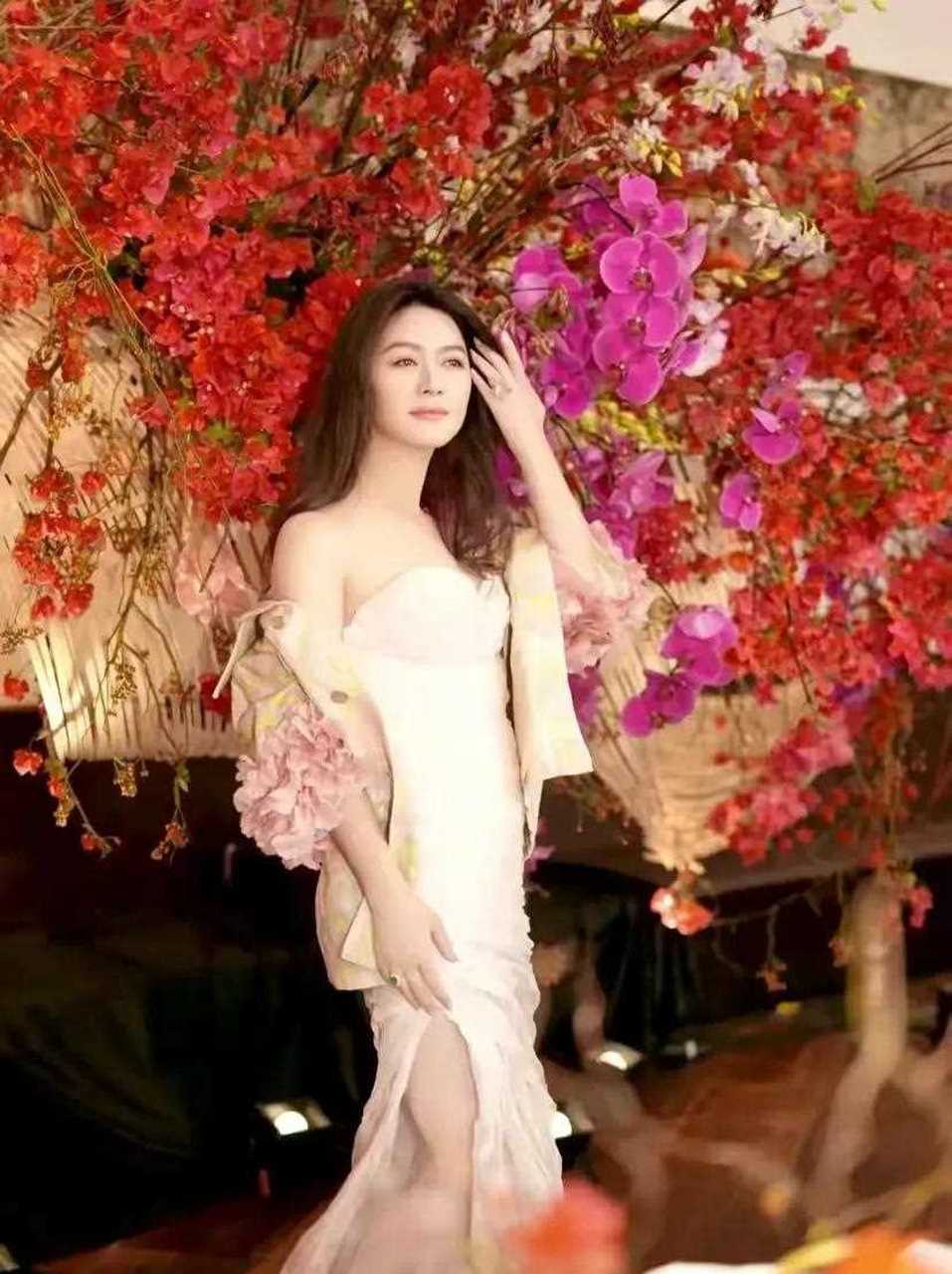 大连实德徐明真是个没有福气的男人,家有如此美艳的老婆,缺忍心离开