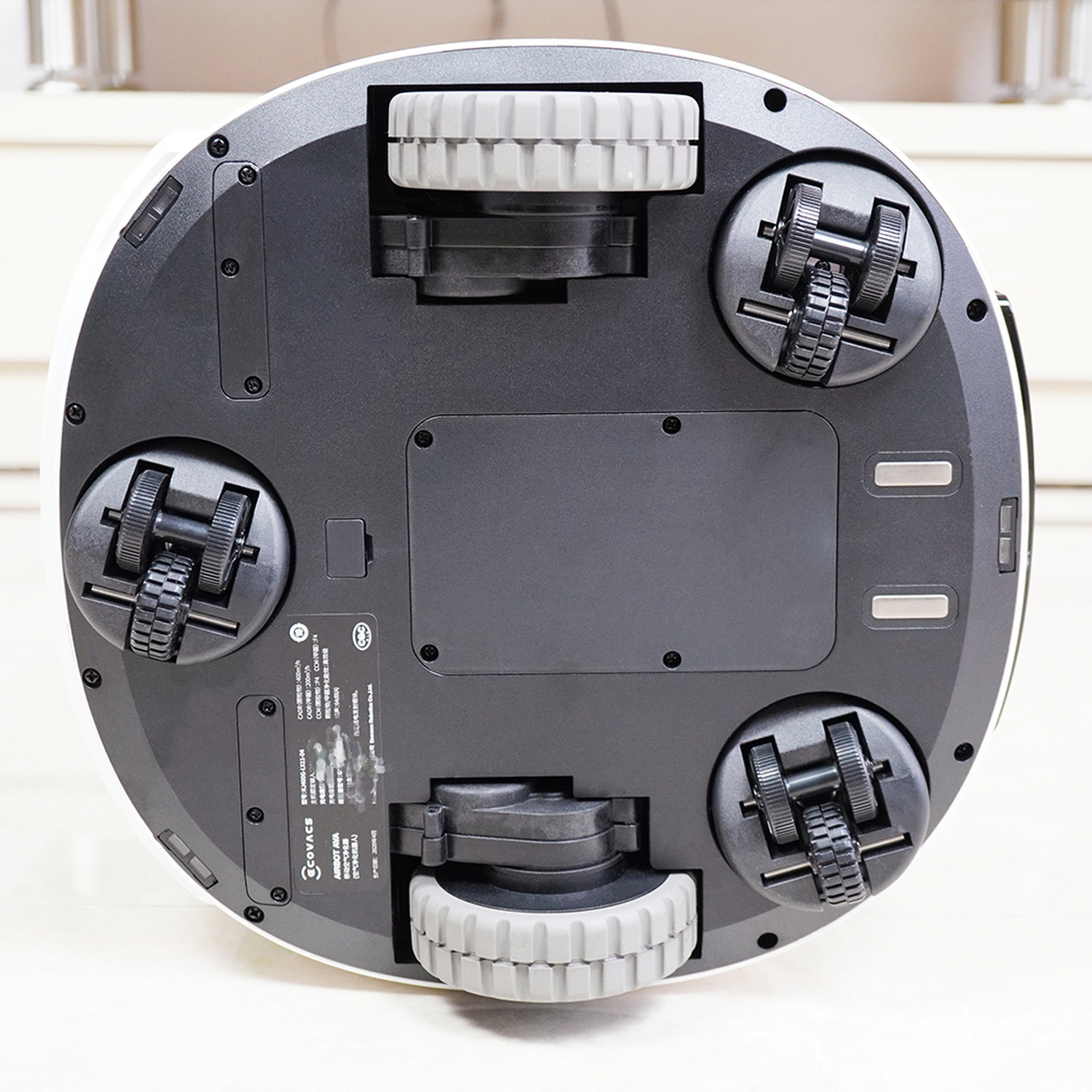 地板被淋湿,实在是麻烦,我和丈夫商量了下,就准备入手一台空气净化器