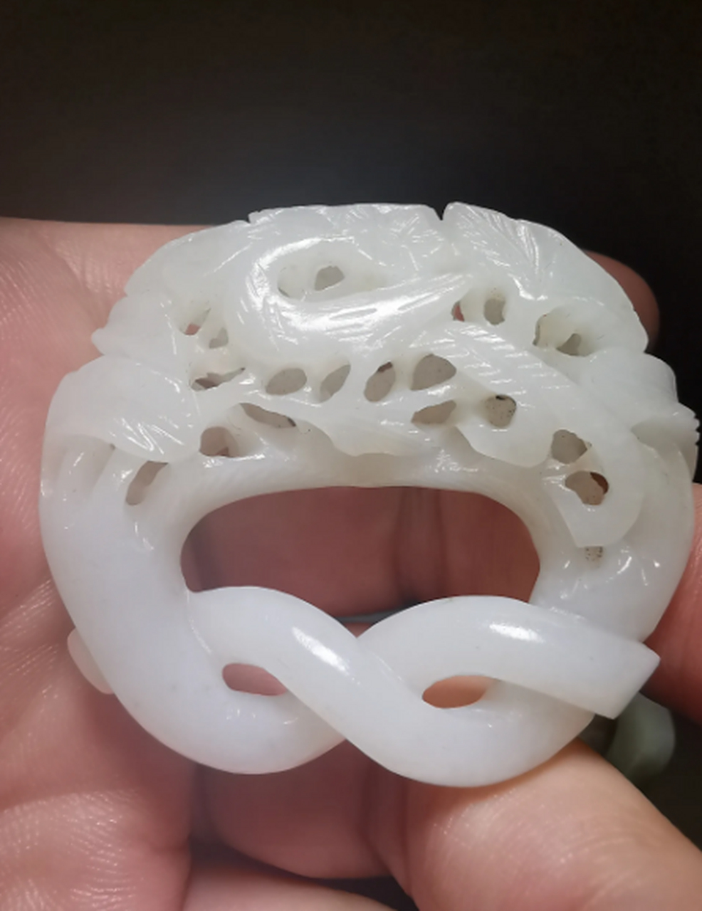 点击头像看直播##和田玉#和田白玉雕件,(喜上眉梢)寓意吉祥,玉质白皙