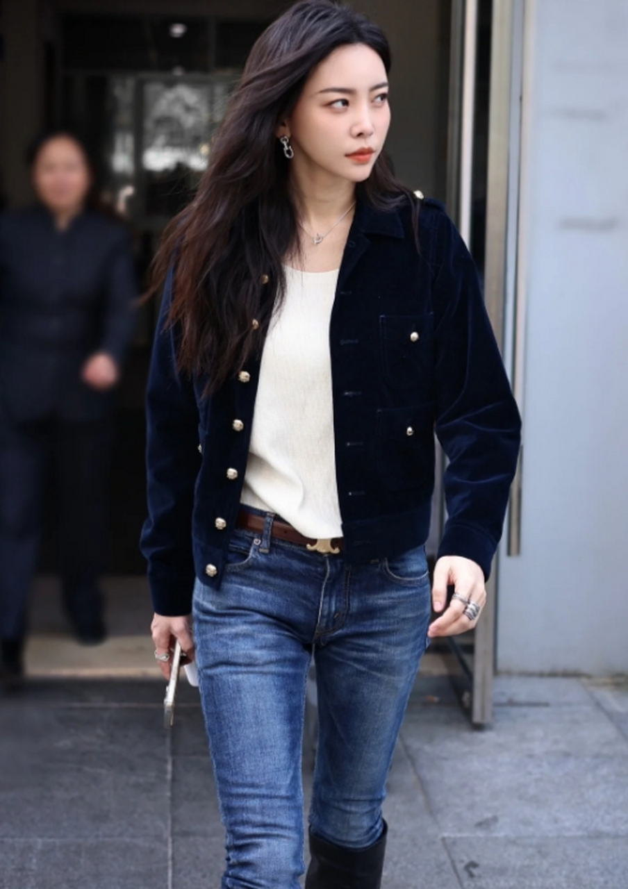 于文文!长筒靴酷飒十足!