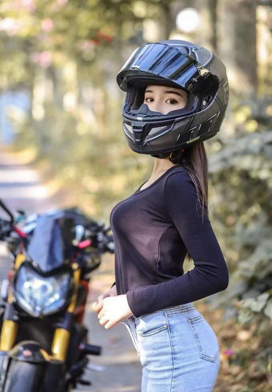 随着车轮转动,眼前的风景便如电影胶般快速切换