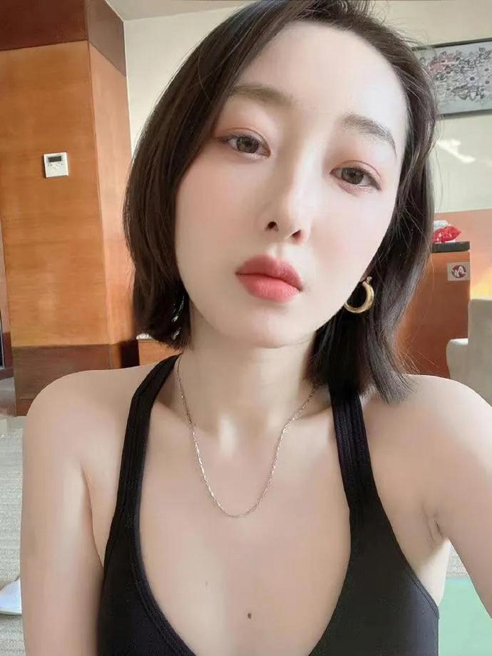 蒋梦婕皮肤白皙光滑性感迷人