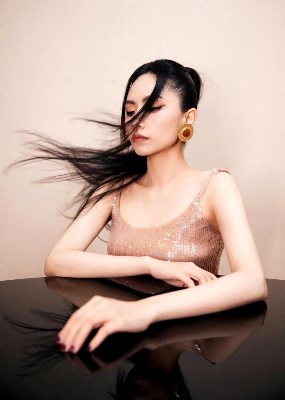 刘惜君飞舞的头发好帅