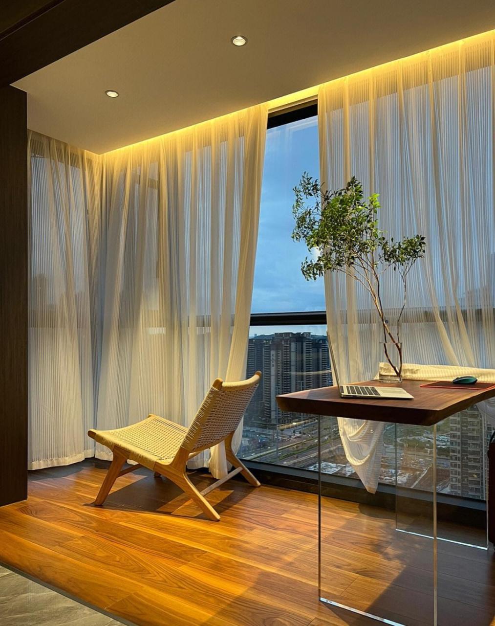 氛围感满满的阳台,搭配无主灯设计,你喜欢吗?