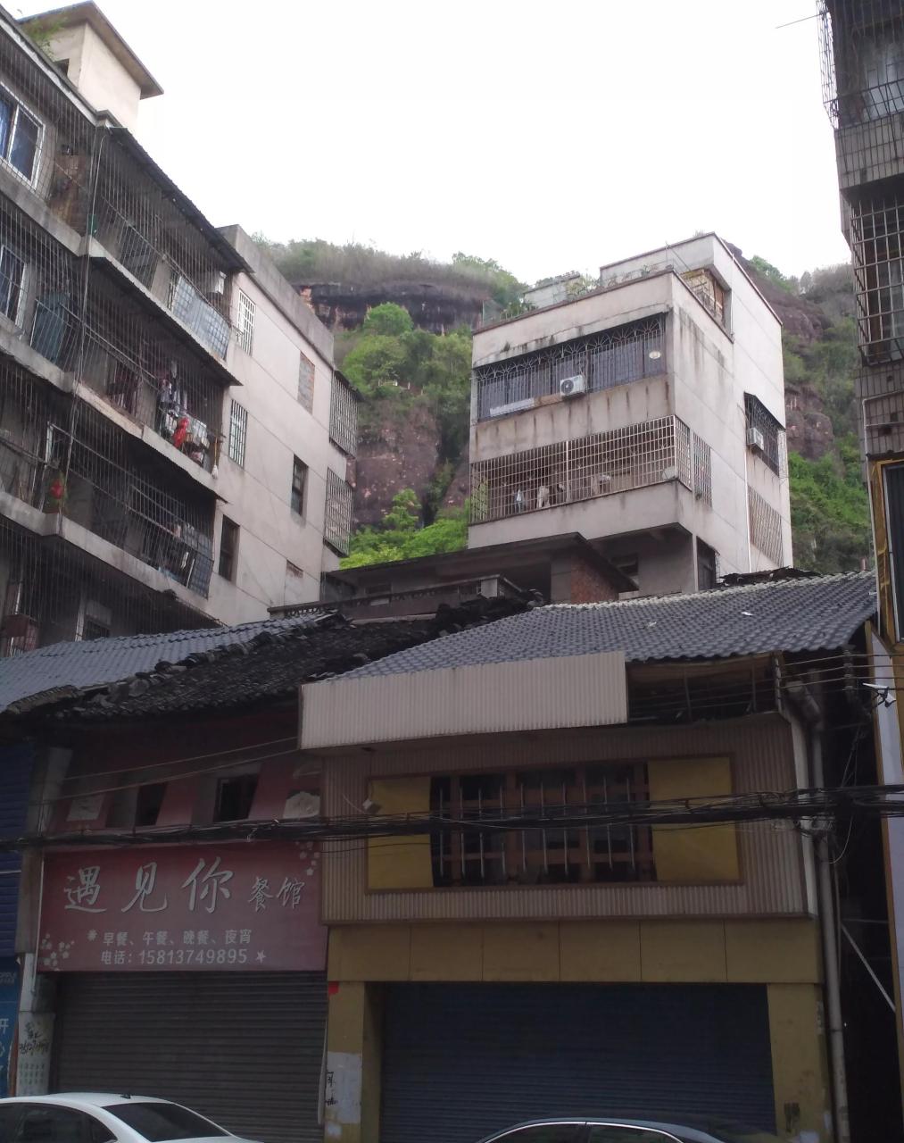 今天来到广东粤北小镇——坪石镇,十年没来这里了.