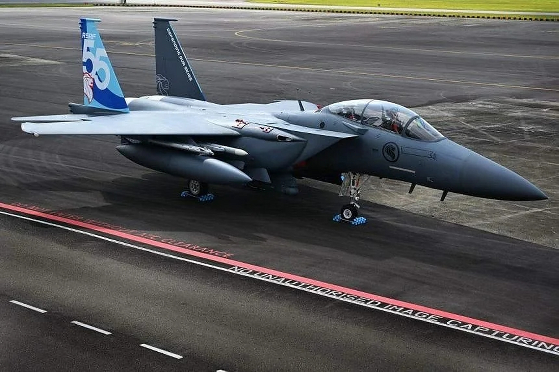 新加坡皇家空军f-15sg 纪念55周年尾翼新涂装.