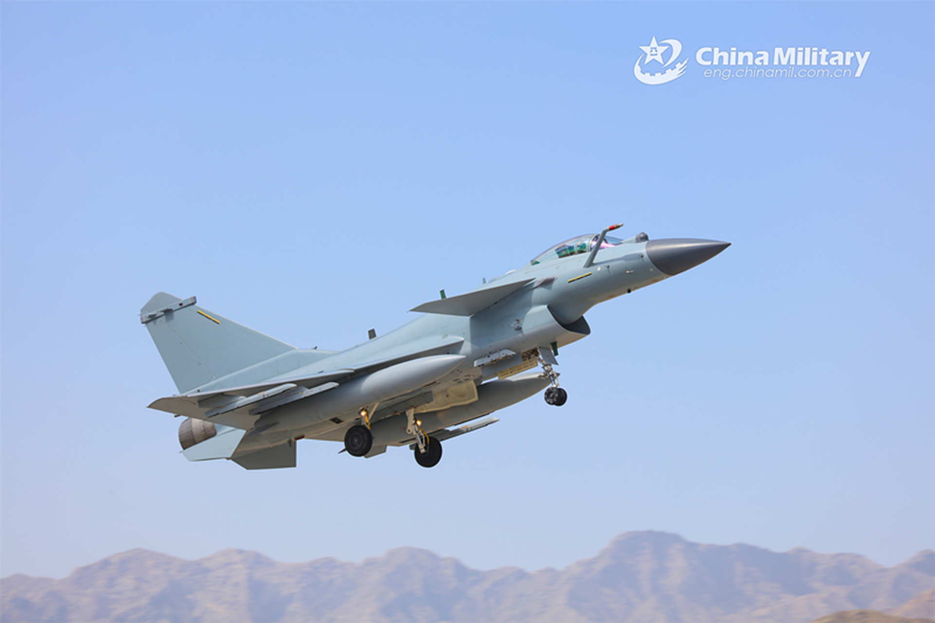 空军某部装备的歼-10c战斗机,图片亮点是配装太行发动机的版本,目前这