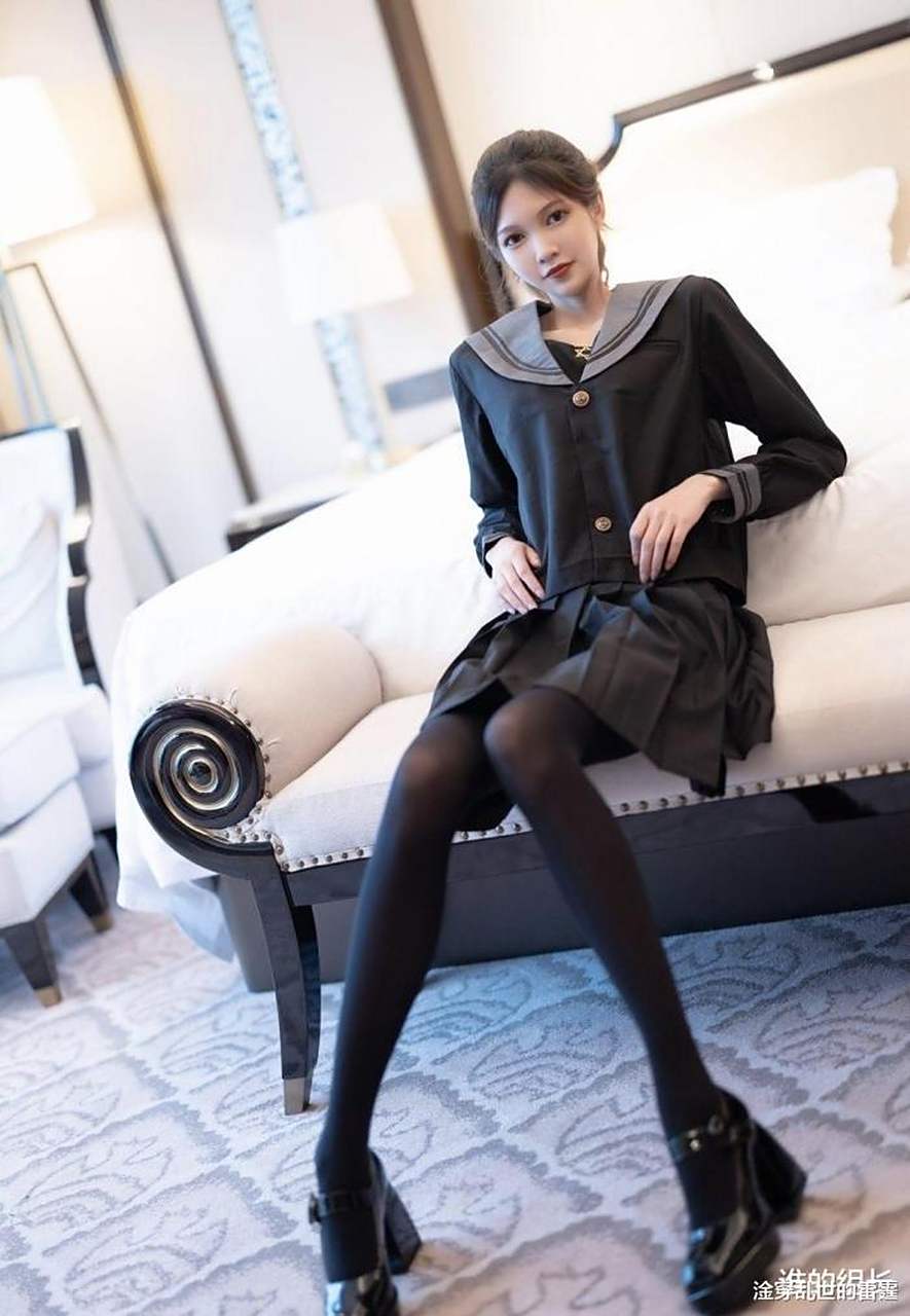美女图集:黑丝美腿jk制服,小细腿绝对领域