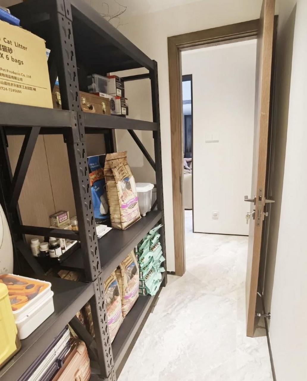 我家不足4平方的杂物间,收纳分享 这里原本是客房的空间,规划出了一个