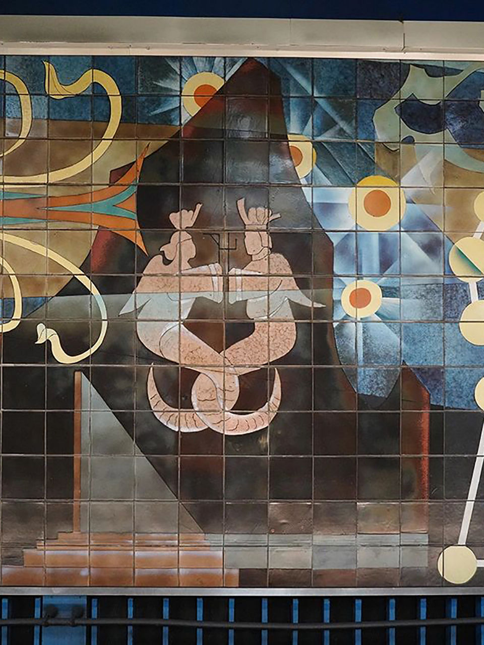 建国门地铁壁画《中国天文史》(1985年)  建国门地铁站之所以出现关于
