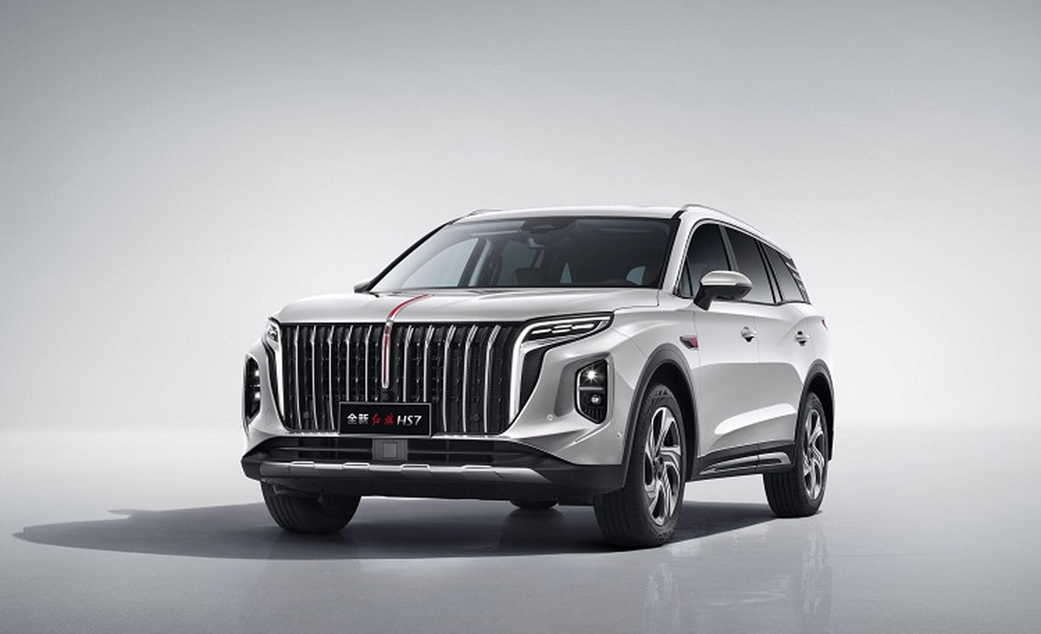 成都车展新车预告,全新一代红旗hs7定位为中大型suv,预售价格为25.