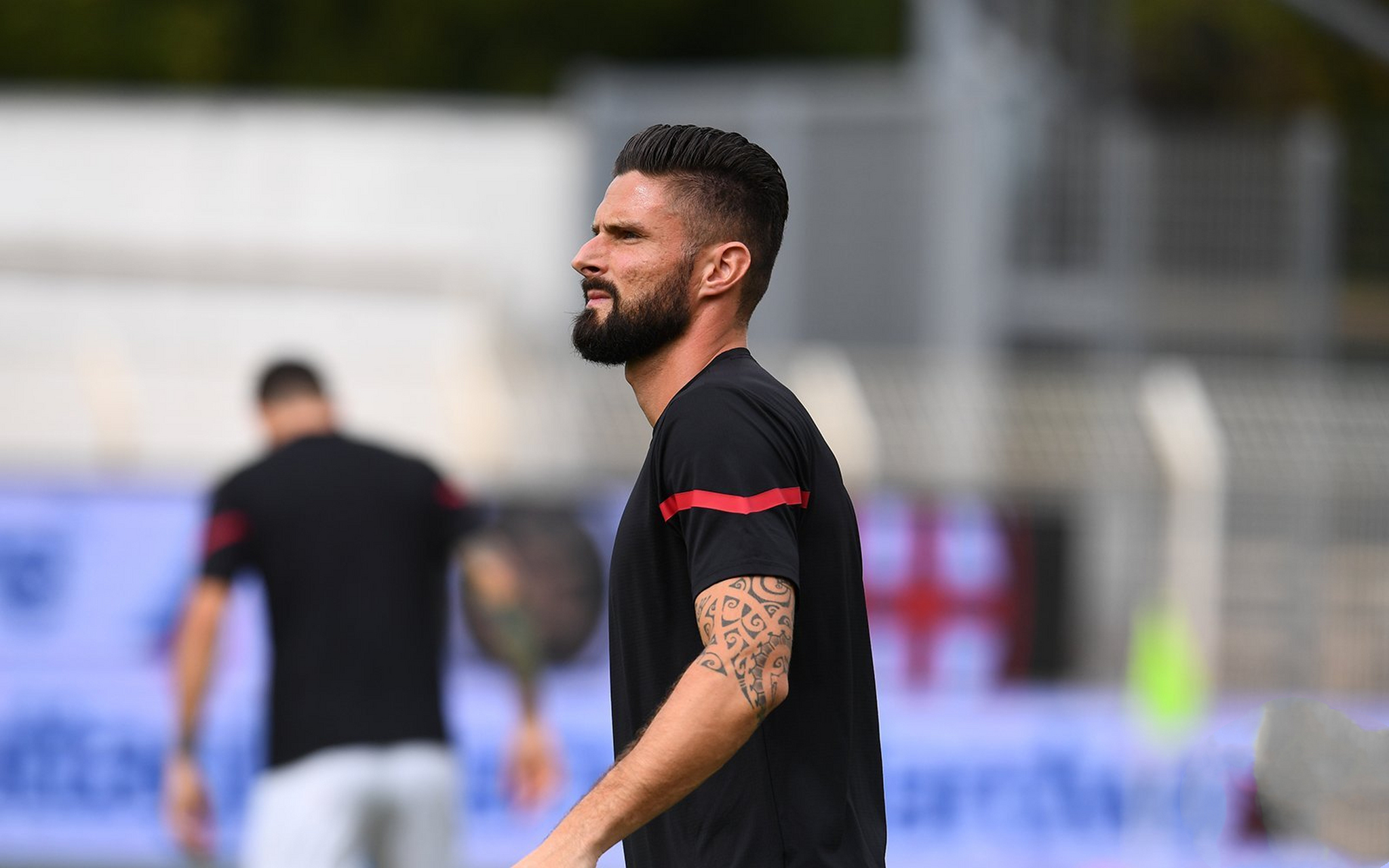 吉鲁:一直被球迷低估,可能技术不吸引人  近日,ac米兰前锋吉鲁接受了