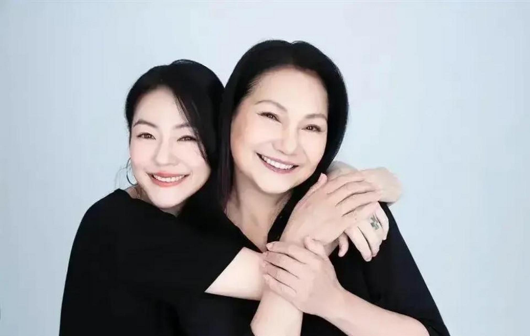 大s妈妈居然在视频里祝福汪小菲和张莹莹,说张莹莹救了汪小菲