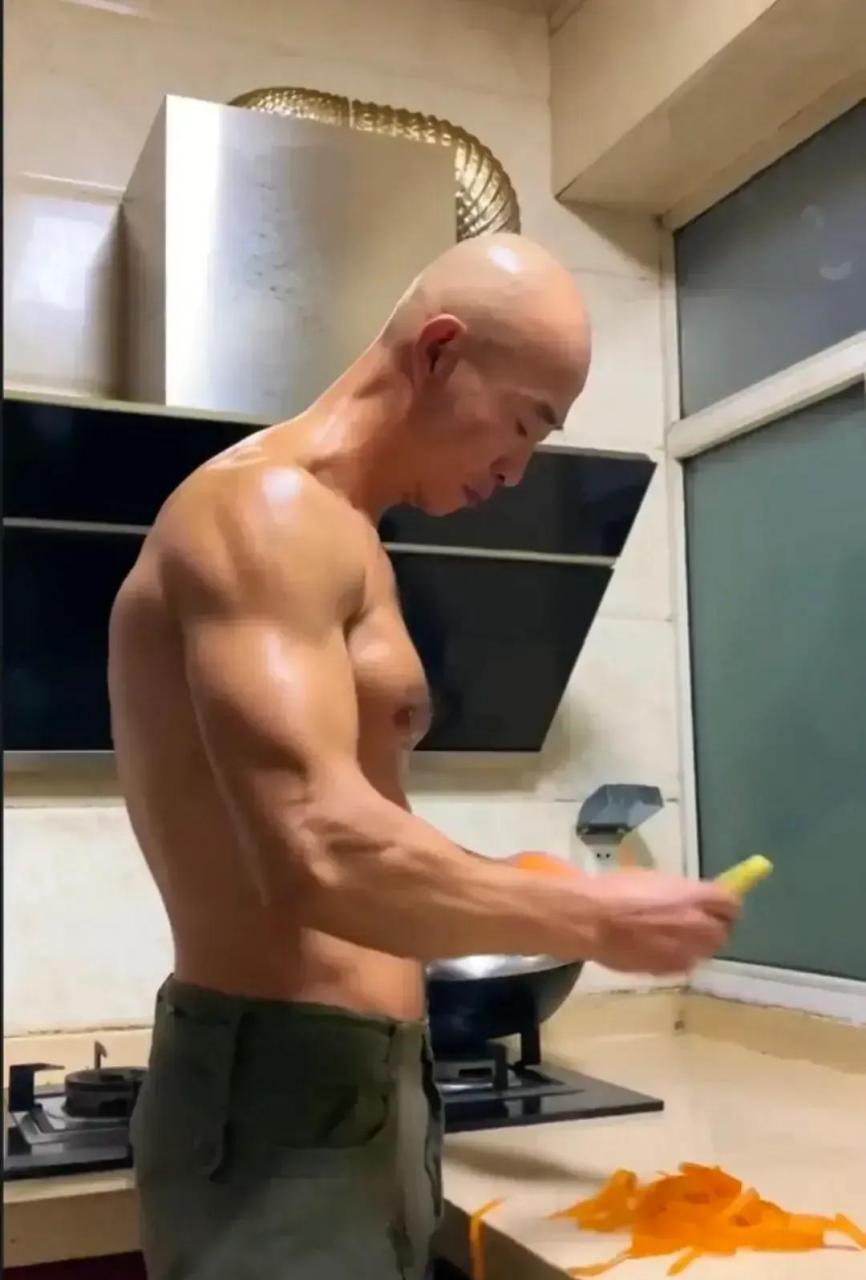 这是60岁老人的身材,太牛了! 60岁骑兵连连长—孙德胜!