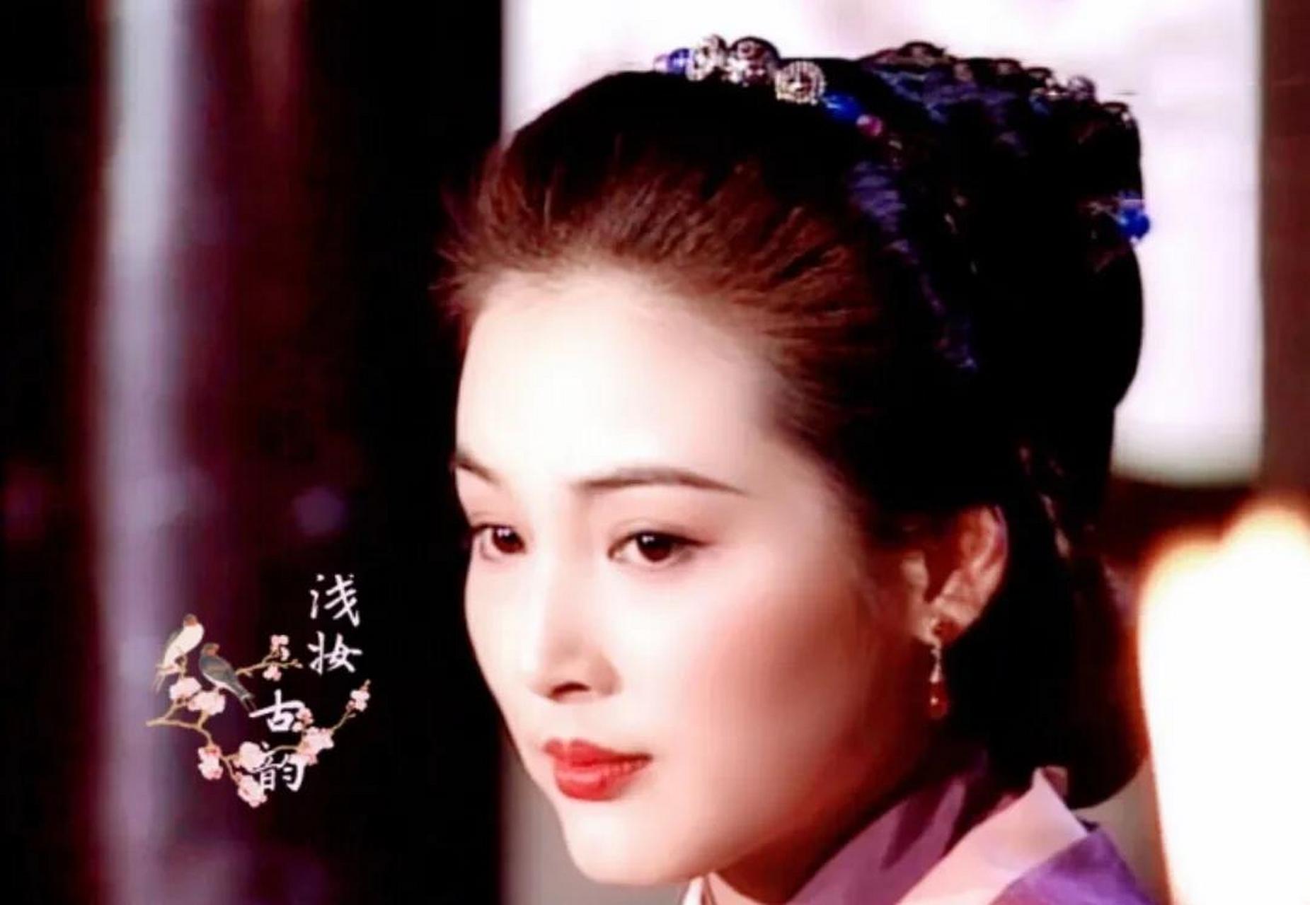 张延在《飞刀问情》中演过林诗音,在《笑看风云》中演过张小莲,在94版