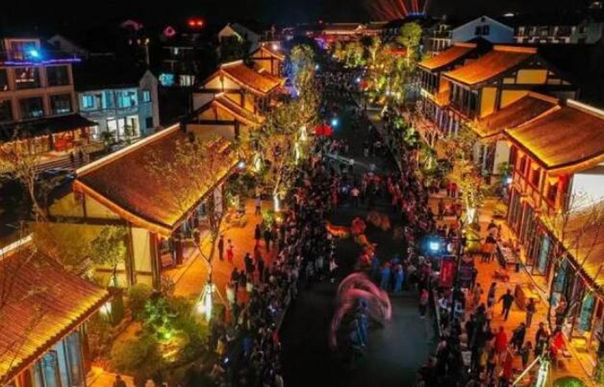 根据史家的研究,中国古代城市最早的"夜市"出现在唐代的中晚期.