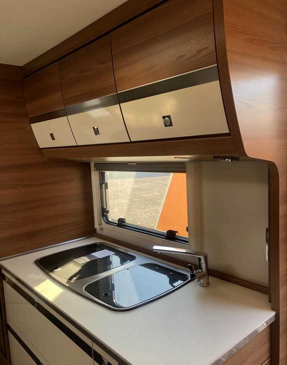 229上海房车展原装进口德福拖挂房车,大空间,可同时满足6人的睡眠