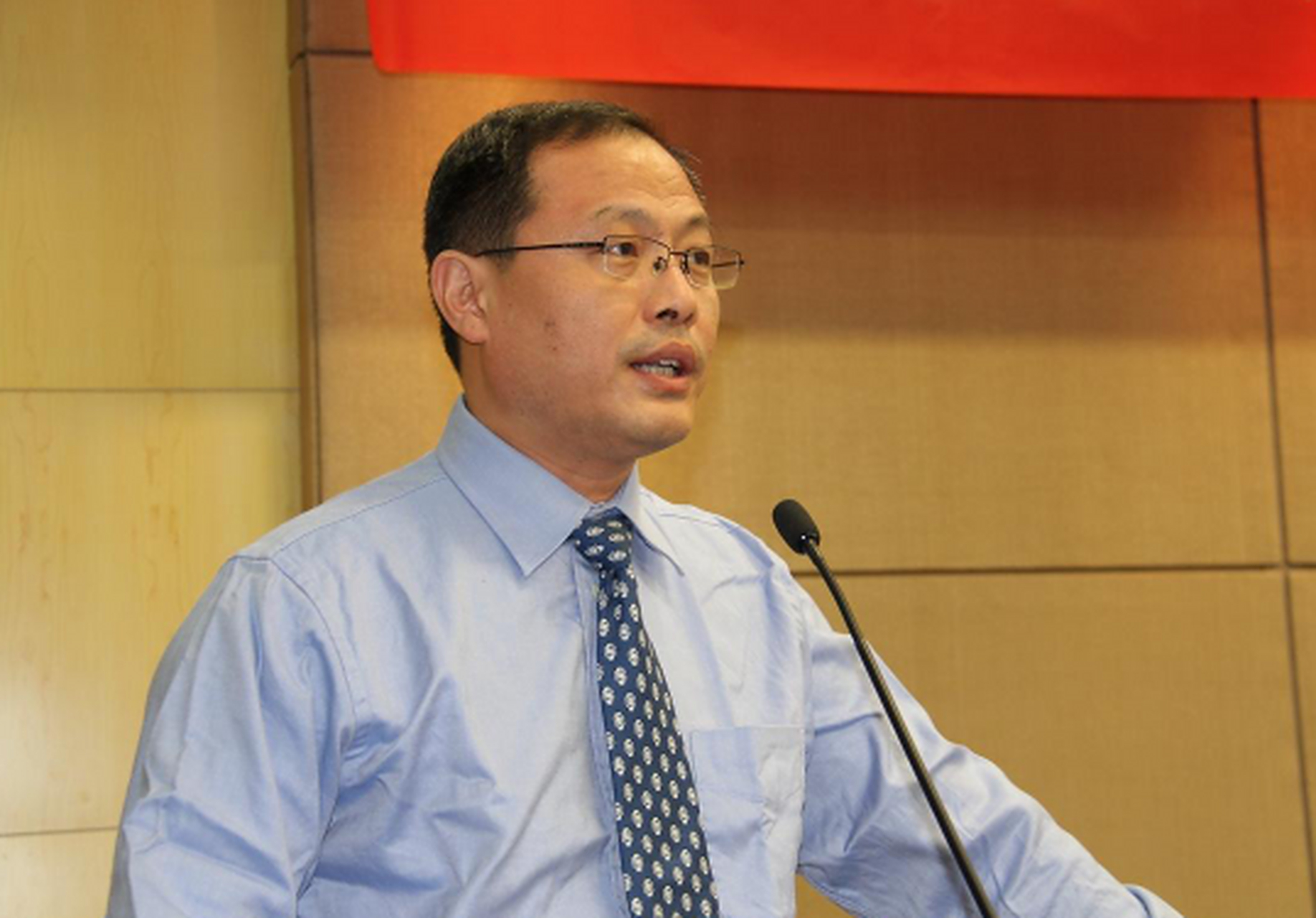 2010年,蓝月亮创始人罗秋平在办公室一脸惊愕,这个号称"中国最会洗