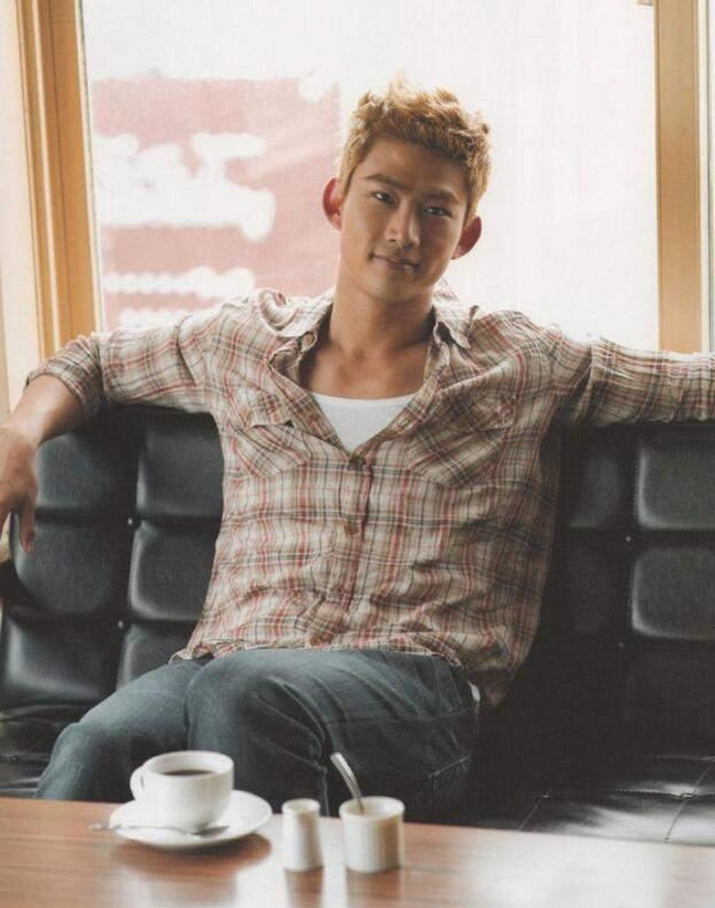 韩国欧巴玉泽演主动公开素人女友恋情 还很会穿让你不帅都难