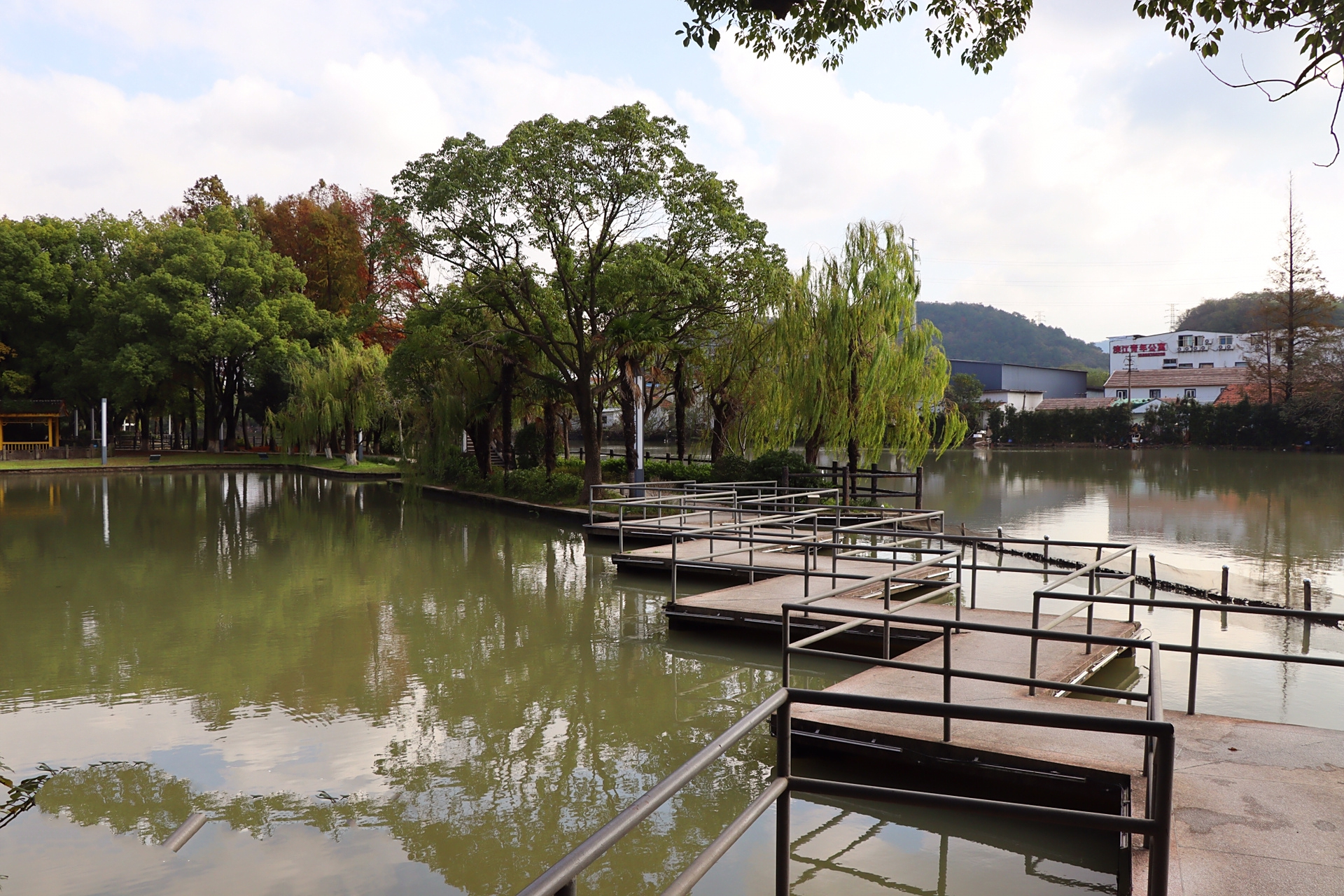 宁波北仑蛟山公园,水乡风情浓郁的赏荷地