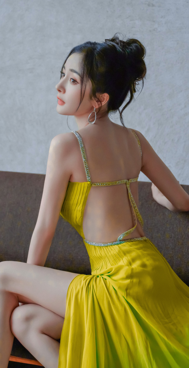 杨幂吊带露背写真#杨幂