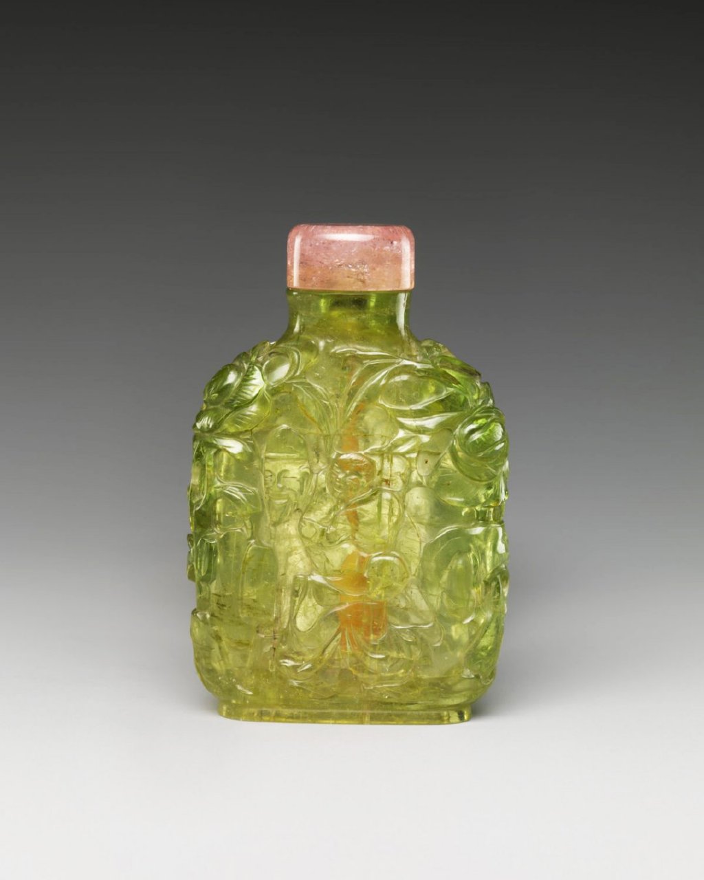 水晶鼻烟壶曾盛行于欧洲贵族间,并进入欧美各大博物馆馆藏,在大都会