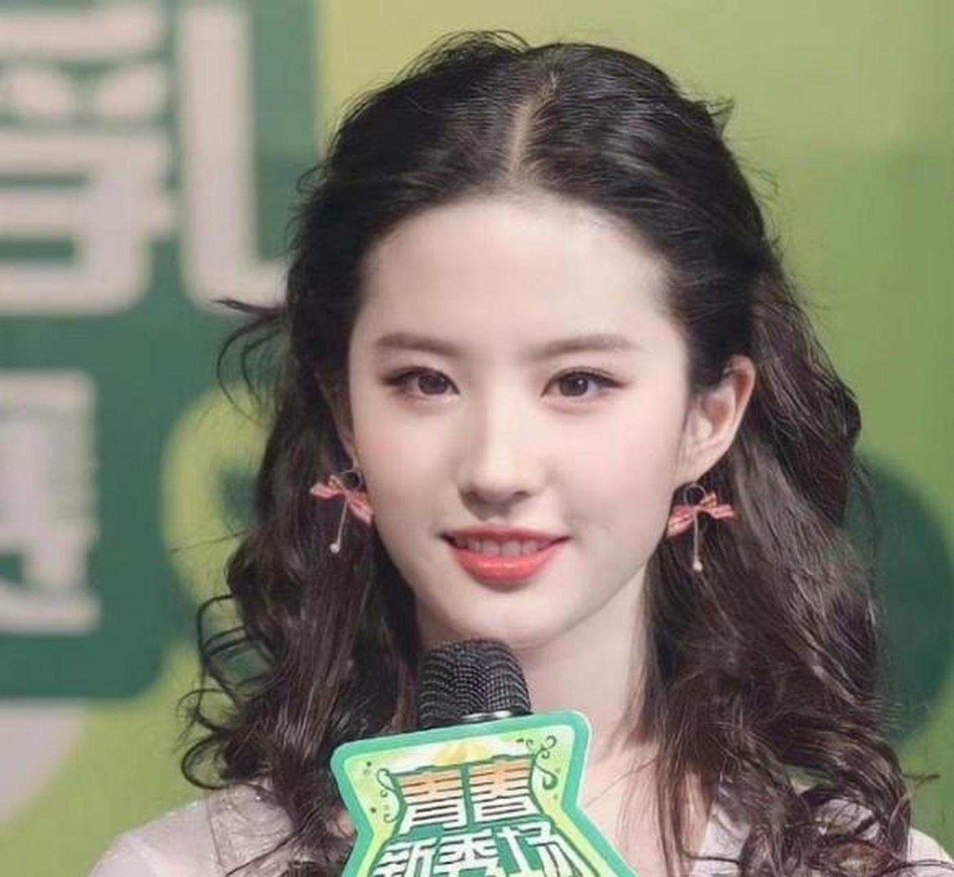 女团时期的刘亦菲,也是那么美呀![开心][大笑][微笑]