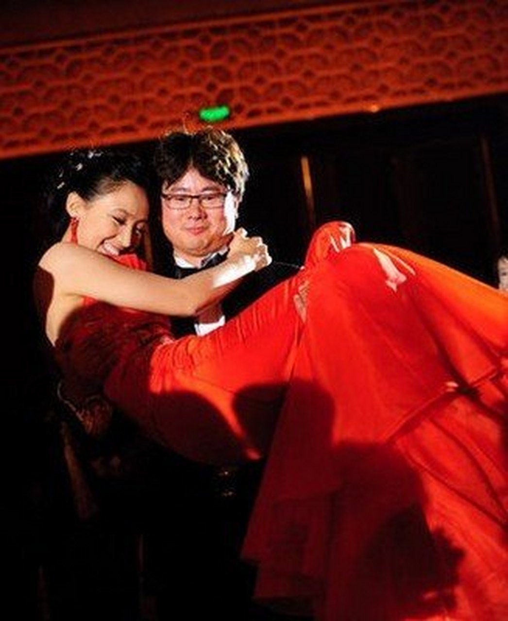 2012年,女演员白静的丈夫发现她与好兄弟有私情,他怒火中烧,连刺了