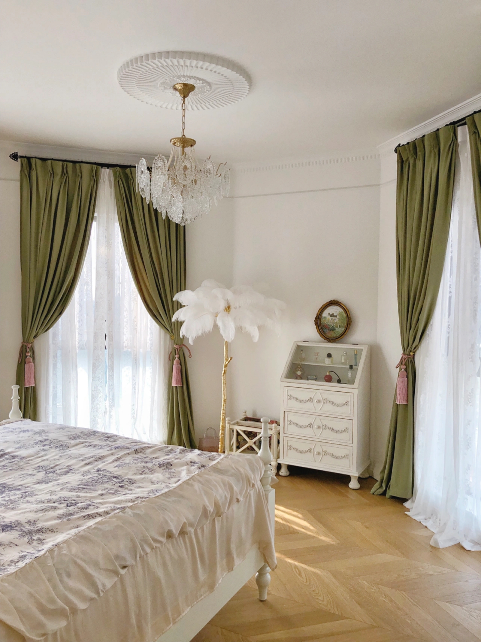 法式风格不容错过的抹茶绿窗帘 抹茶绿是 的颜色,内配了点点蕾丝纱