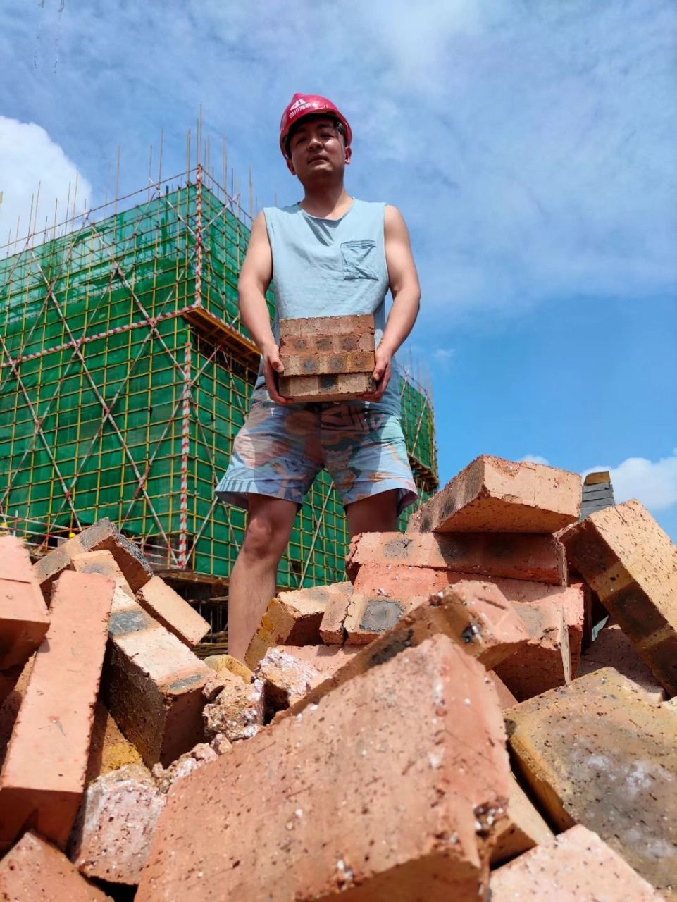 男人[话题]# #搬砖[话题]