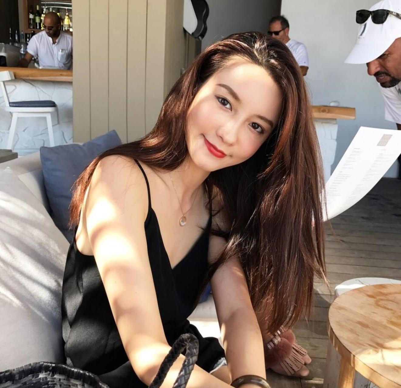 【张大奕官宣领证 此前曾陷入与蒋凡的感情绯闻】7月23日,张大奕发出