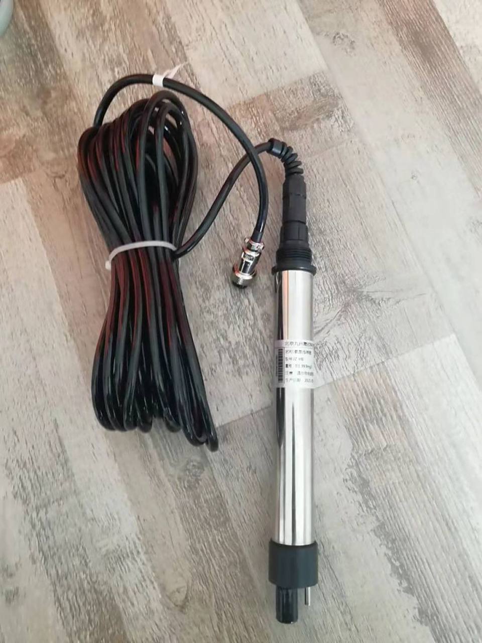 投入式氨氮传感器技术参数 投入式氨氮传感器技术参数 设备图片如下