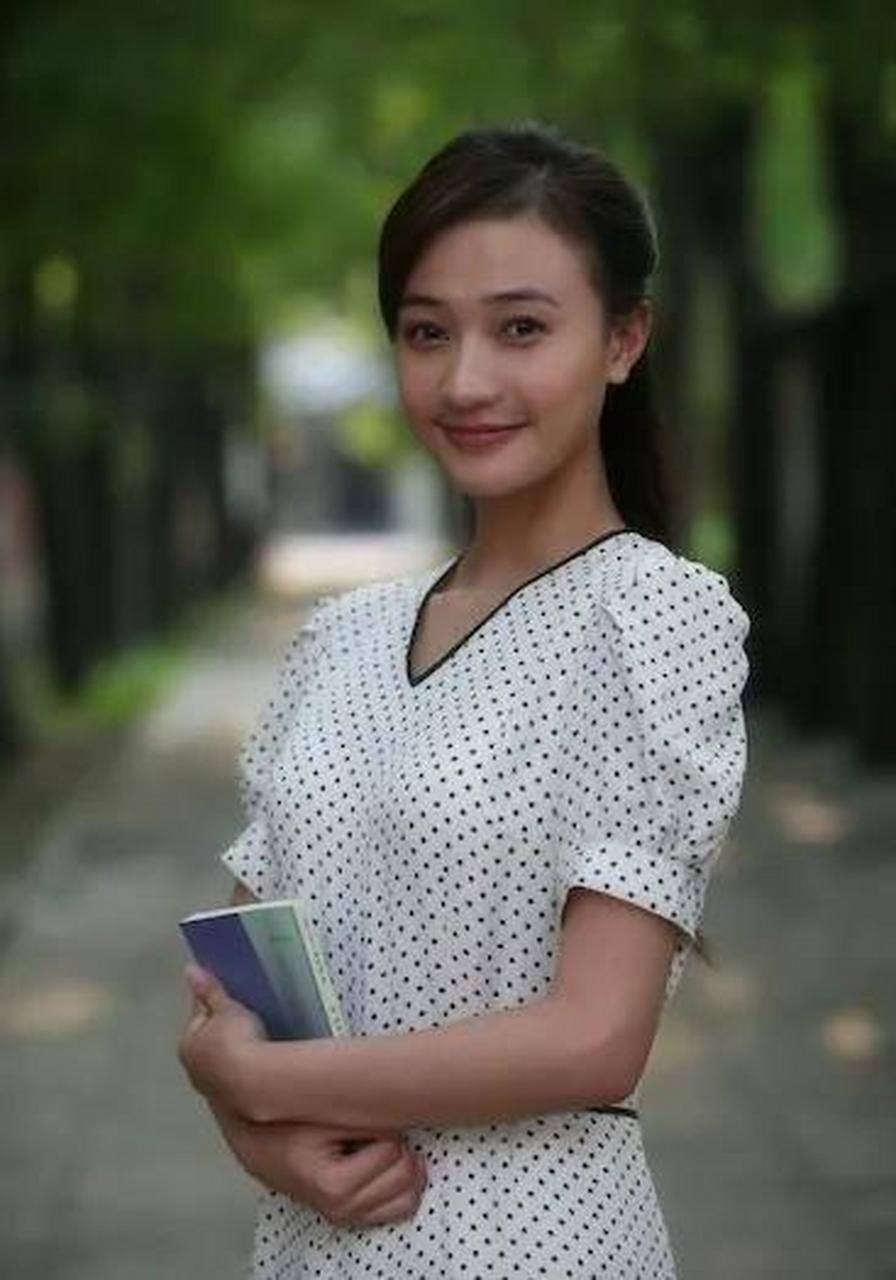 阎娜,清新淡雅,性感可人