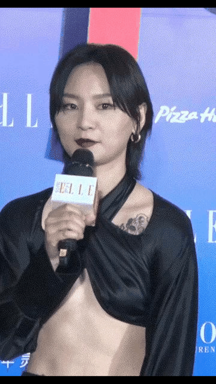 gif创作人# 周笔畅,真的好尴尬呀!高考681分,能够上清华的分数.