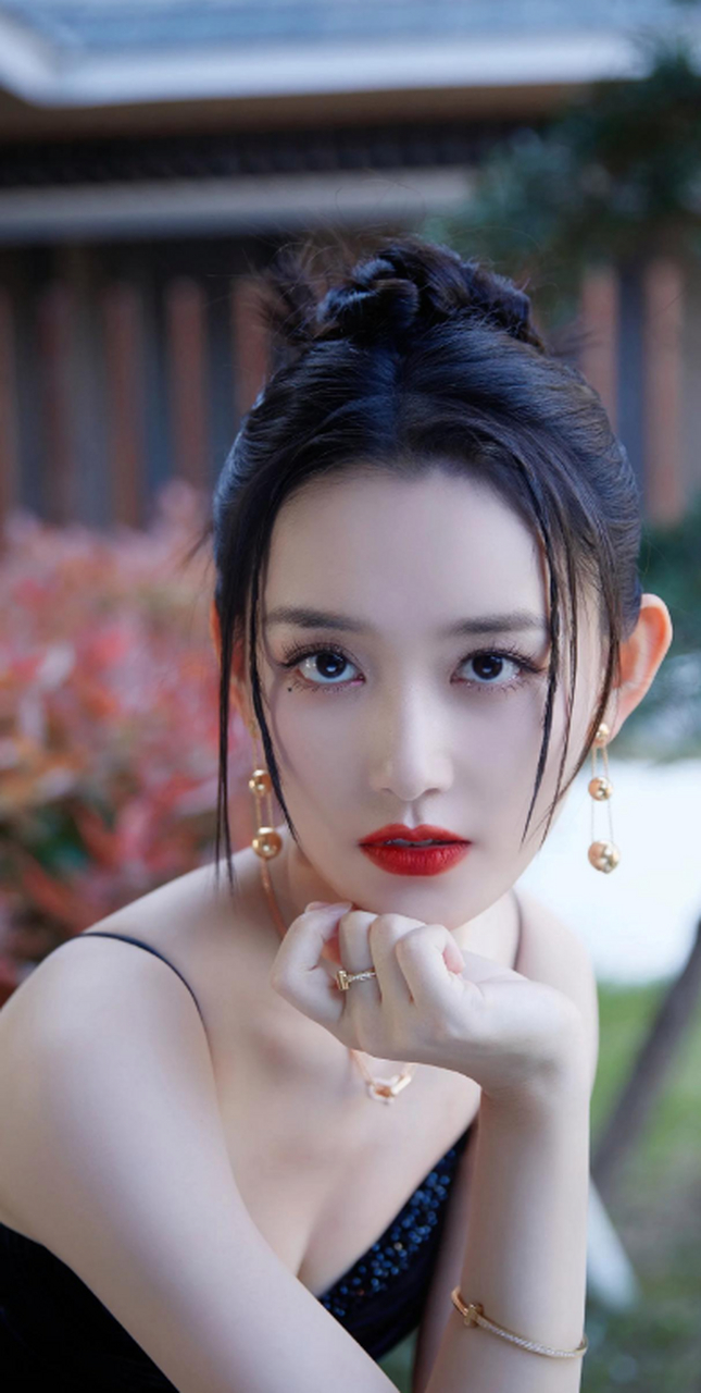 蒋依依丸子头造型写真壁纸 #女星壁纸# #蒋依依