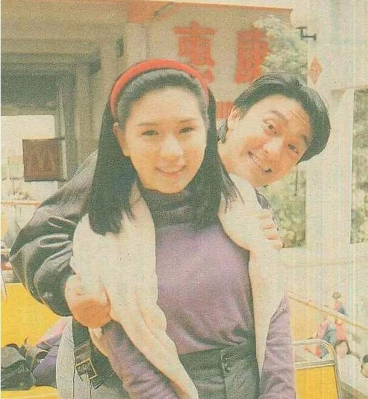 在罗慧娟去世后,周星驰很多作品中都有罗慧娟的身影,也有很多台词,都
