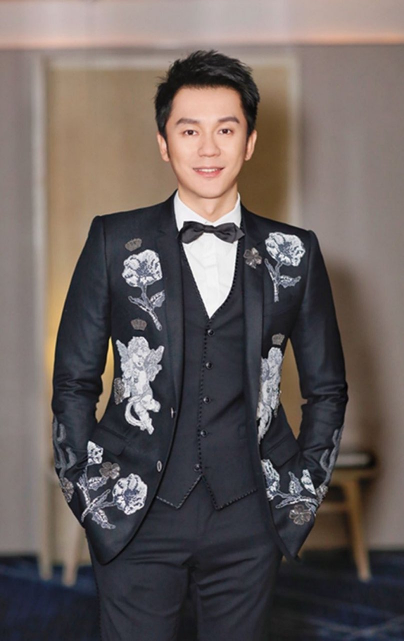 9月20日大清早,闫妮和李晨两个看起来八竿子打不着的人,突然在社交