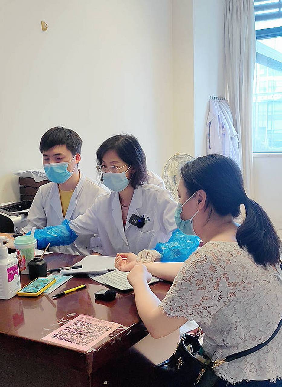 大家好,我是桂蜀华,祖籍是四川西昌人,高中毕业后考上了成都中医药