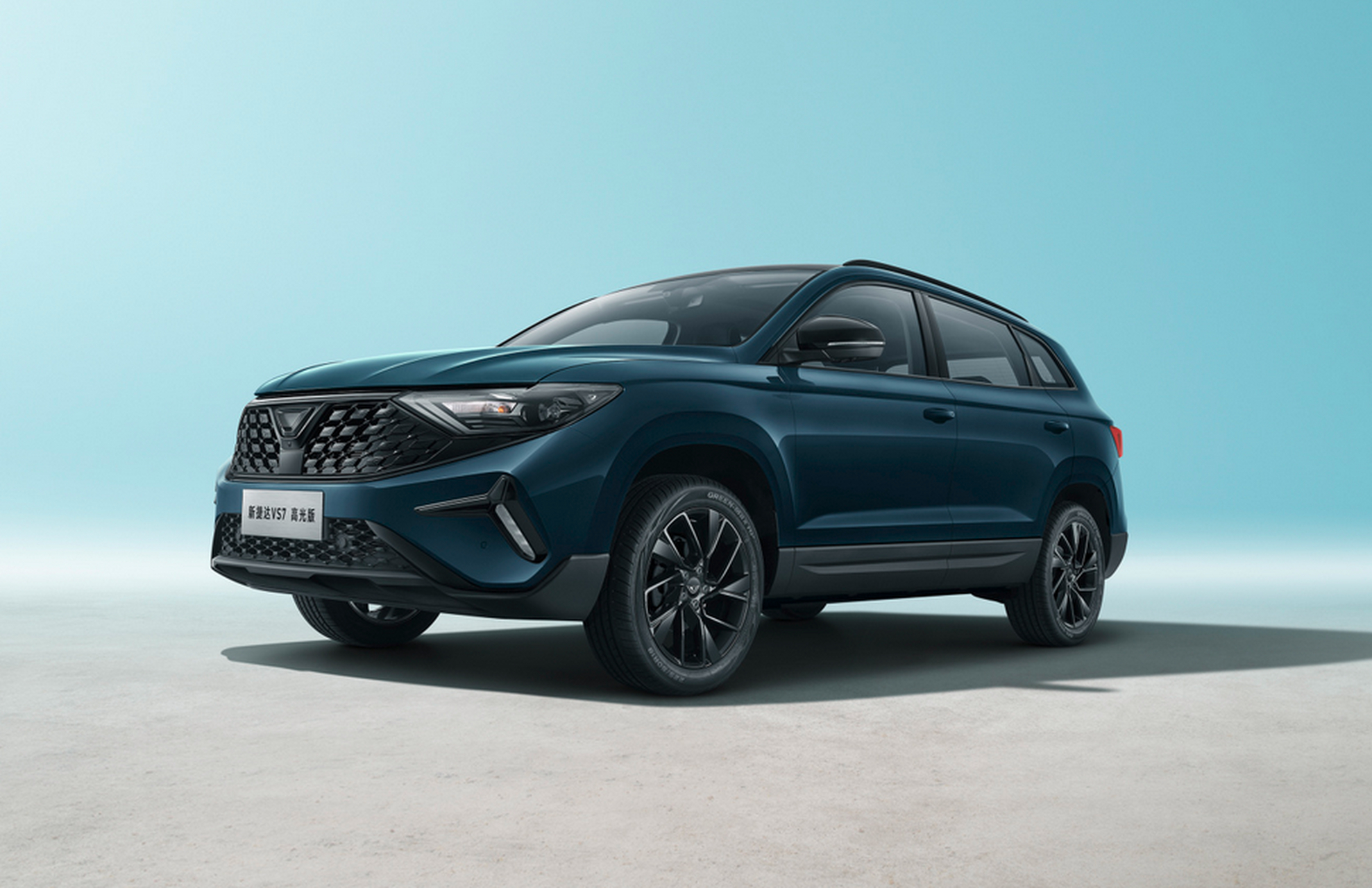 据了解,捷达vs7 abt限量版将会在上海车展首发,但目前官方暂未透露