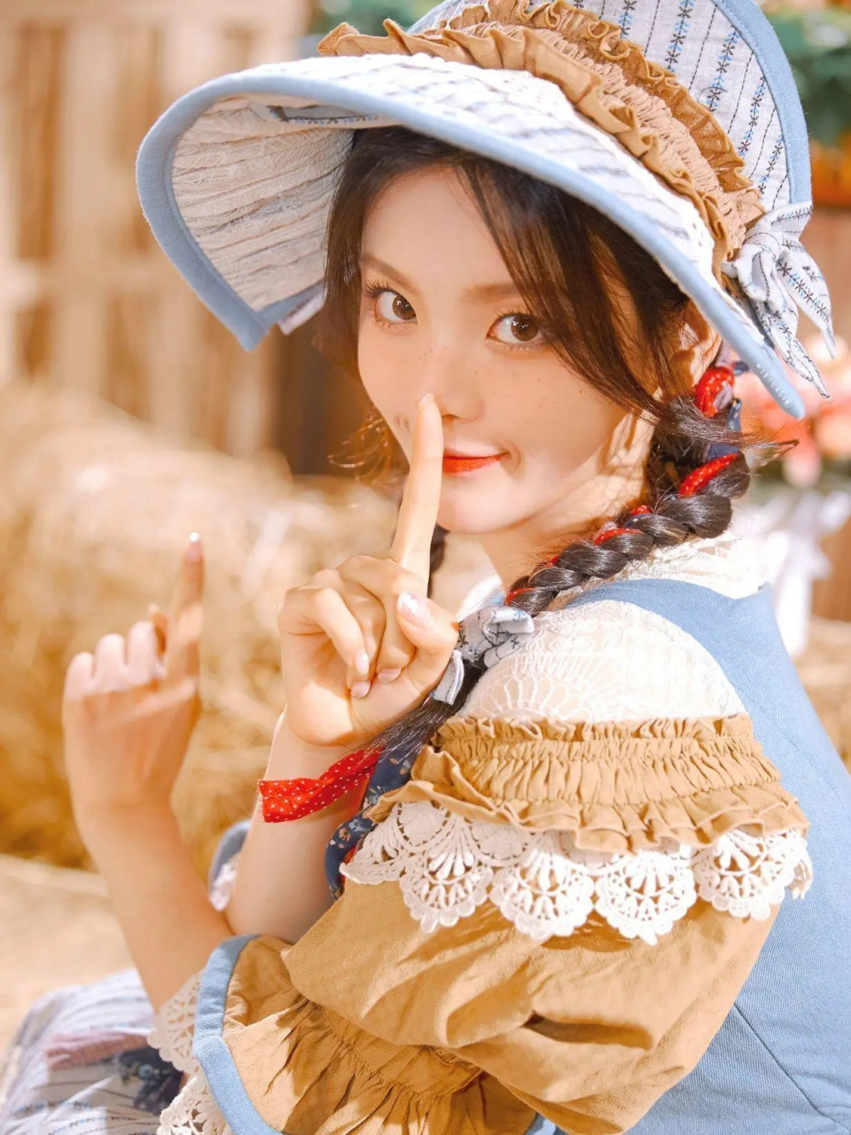杨超越的洛丽塔造型,太圈粉了!