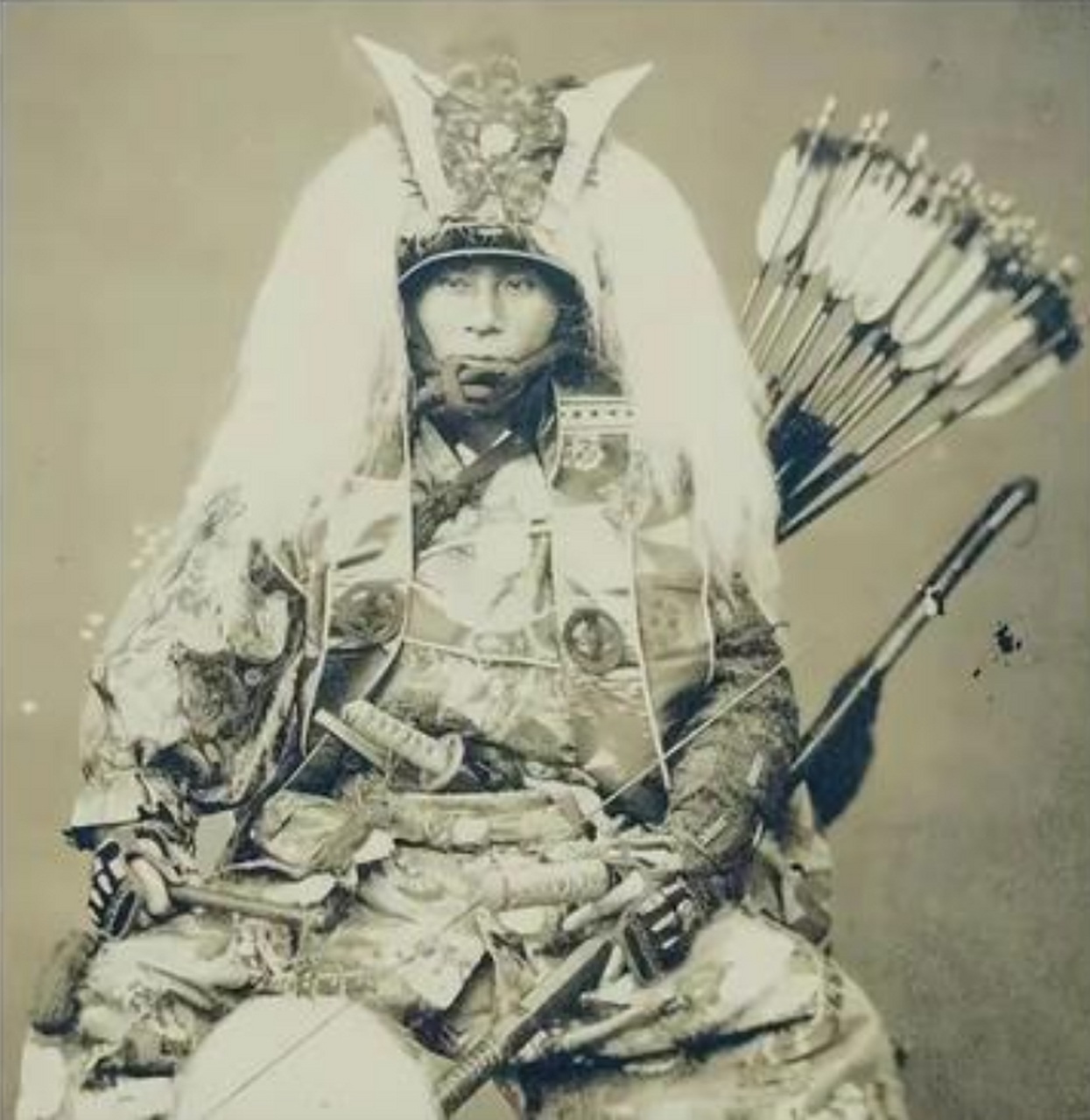 清朝将军和日本武士对比图,明显清朝将军盔甲更胜一筹