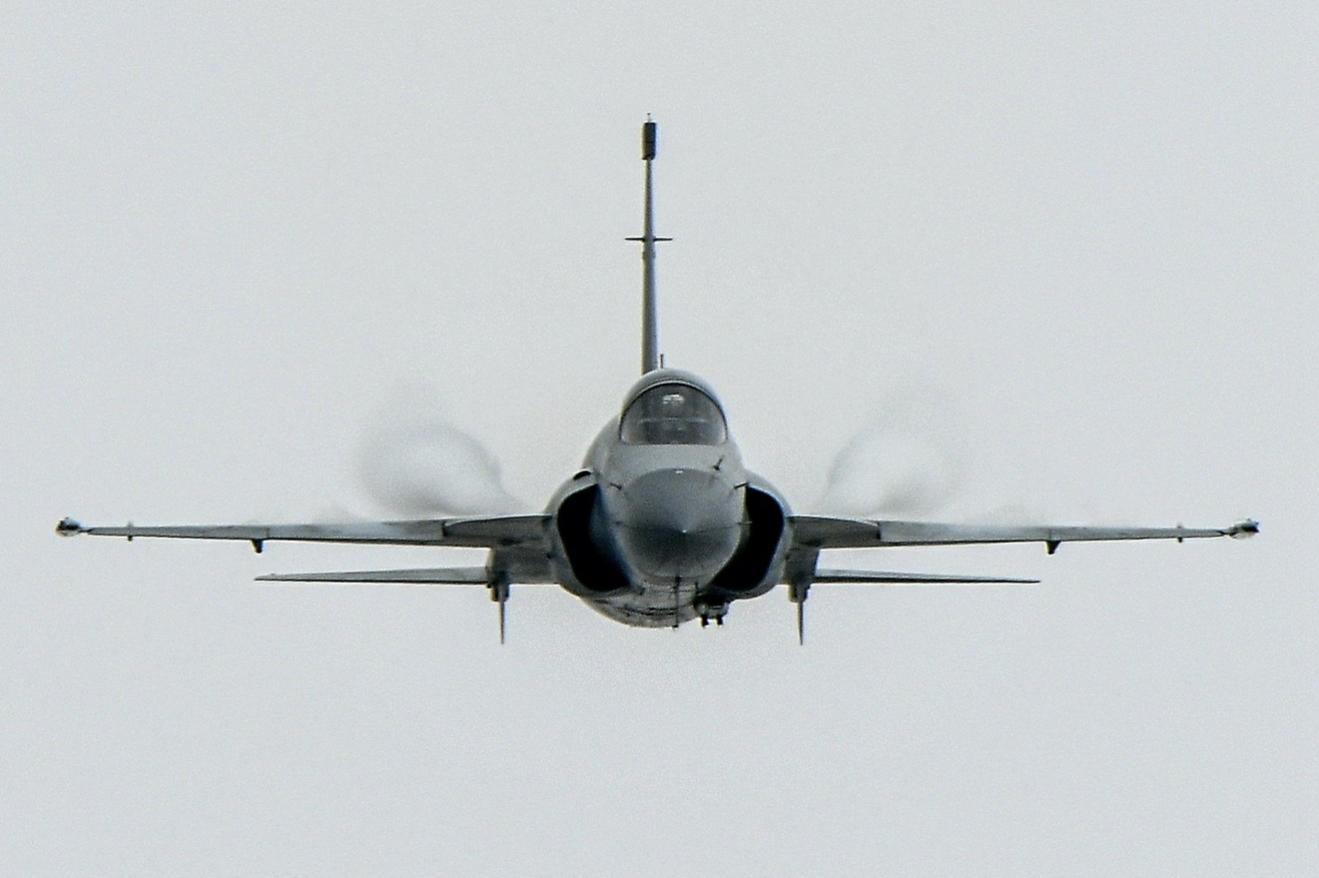 "阿根廷空军订单:中国可以向阿根廷空军提供15架jf-17枭龙战斗机,美国